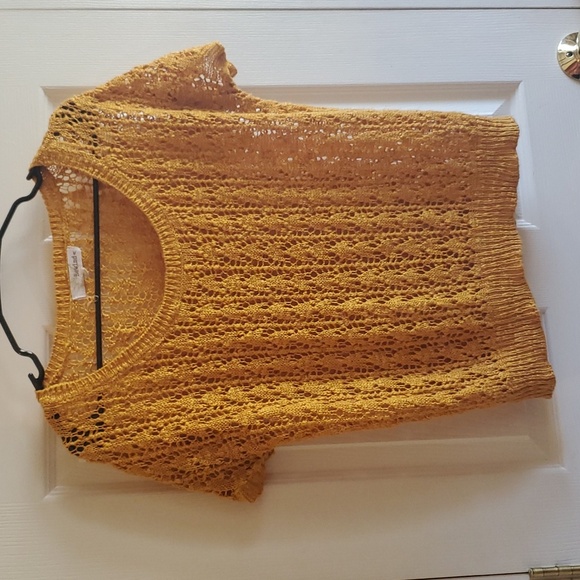 Yellow rewind crochet knit short sleeve blouse, size L - Picture 1 of 3
